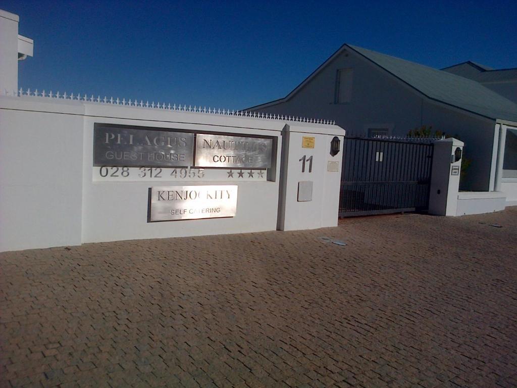 Kenjockity Self Catering Apartments Hermanus Exterior foto